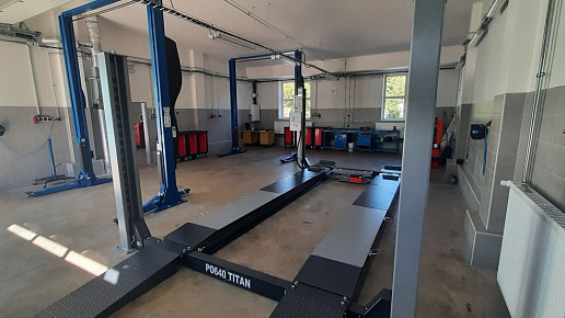 Výstavba dílen automechaniků pro SPŠ Klatovy. 2023